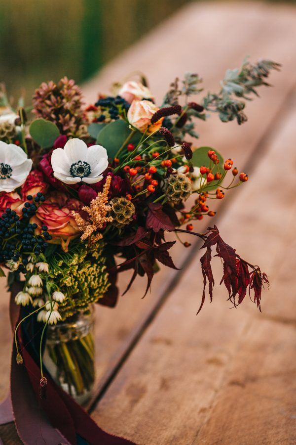 this-romanian-wedding-has-all-the-autumn-decor-inspiration-you-need-31