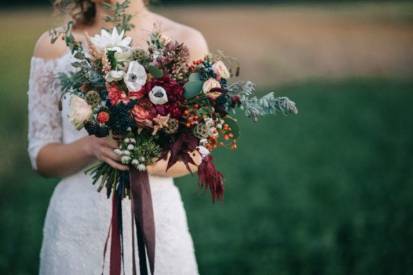 this-romanian-wedding-has-all-the-autumn-decor-inspiration-you-need-35