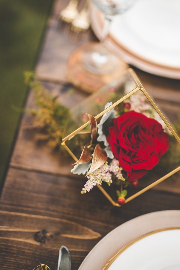 this-wedding-inspiration-proves-that-gold-blush-and-red-is-the-most-romantic-color-palette-1