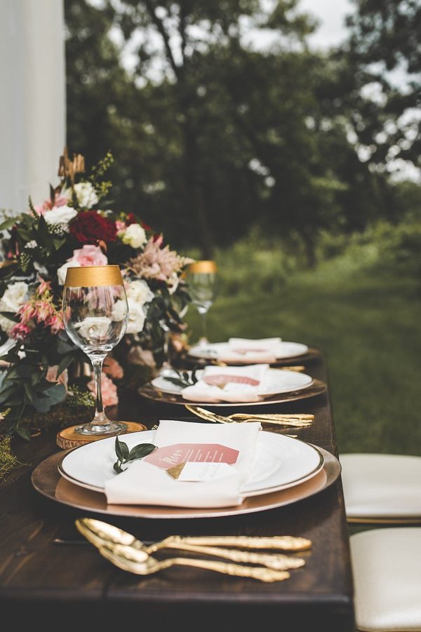 this-wedding-inspiration-proves-that-gold-blush-and-red-is-the-most-romantic-color-palette-6
