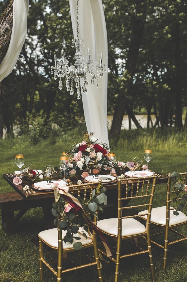 this-wedding-inspiration-proves-that-gold-blush-and-red-is-the-most-romantic-color-palette-7