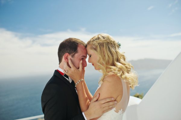 we-love-the-reason-why-this-couple-chose-santorini-for-their-destination-wedding-10