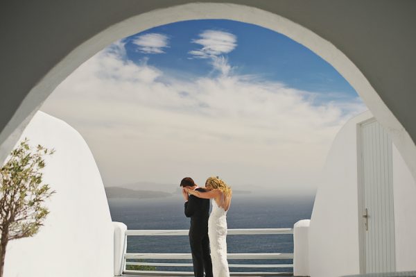 we-love-the-reason-why-this-couple-chose-santorini-for-their-destination-wedding-24