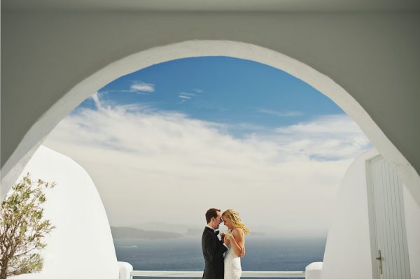 we-love-the-reason-why-this-couple-chose-santorini-for-their-destination-wedding-26