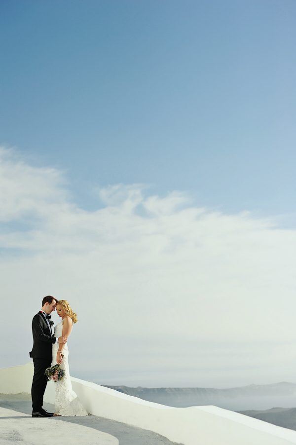 we-love-the-reason-why-this-couple-chose-santorini-for-their-destination-wedding-30