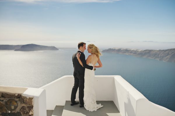 we-love-the-reason-why-this-couple-chose-santorini-for-their-destination-wedding-4