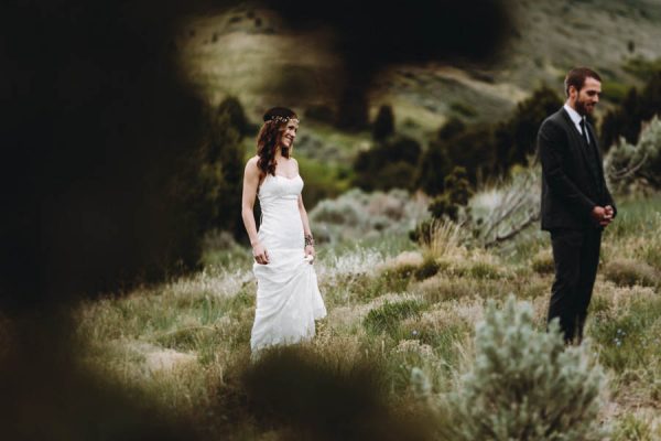 this-couple-took-a-romantic-mountain-hike-before-their-meridell-park-wedding-anni-graham-photography-1