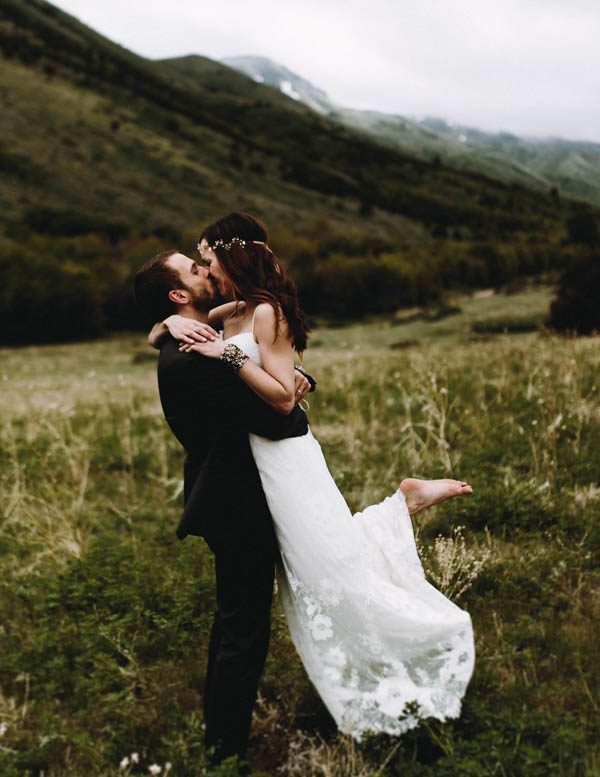 this-couple-took-a-romantic-mountain-hike-before-their-meridell-park-wedding-anni-graham-photography-11