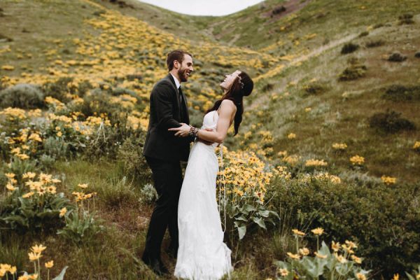 this-couple-took-a-romantic-mountain-hike-before-their-meridell-park-wedding-anni-graham-photography-16