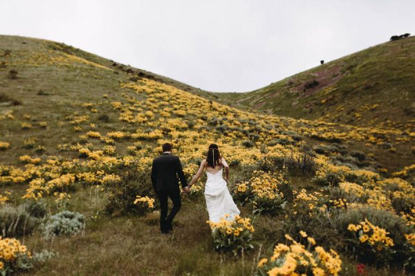 this-couple-took-a-romantic-mountain-hike-before-their-meridell-park-wedding-anni-graham-photography-17