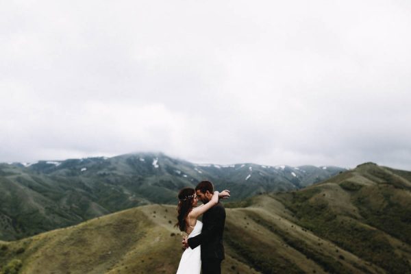 this-couple-took-a-romantic-mountain-hike-before-their-meridell-park-wedding-anni-graham-photography-22