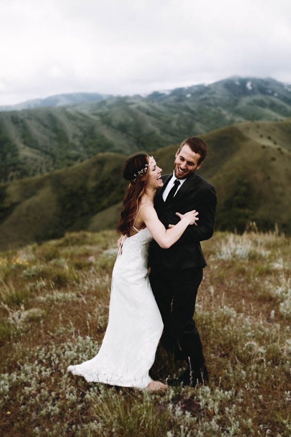 this-couple-took-a-romantic-mountain-hike-before-their-meridell-park-wedding-anni-graham-photography-23