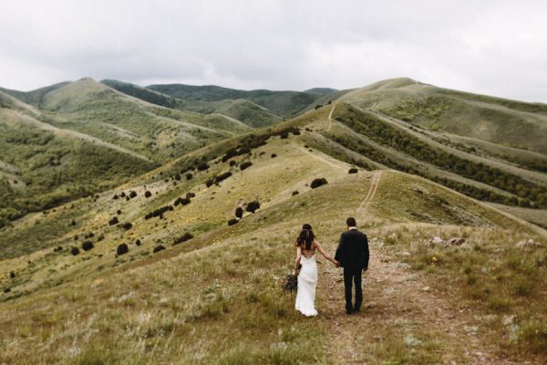 this-couple-took-a-romantic-mountain-hike-before-their-meridell-park-wedding-anni-graham-photography-31
