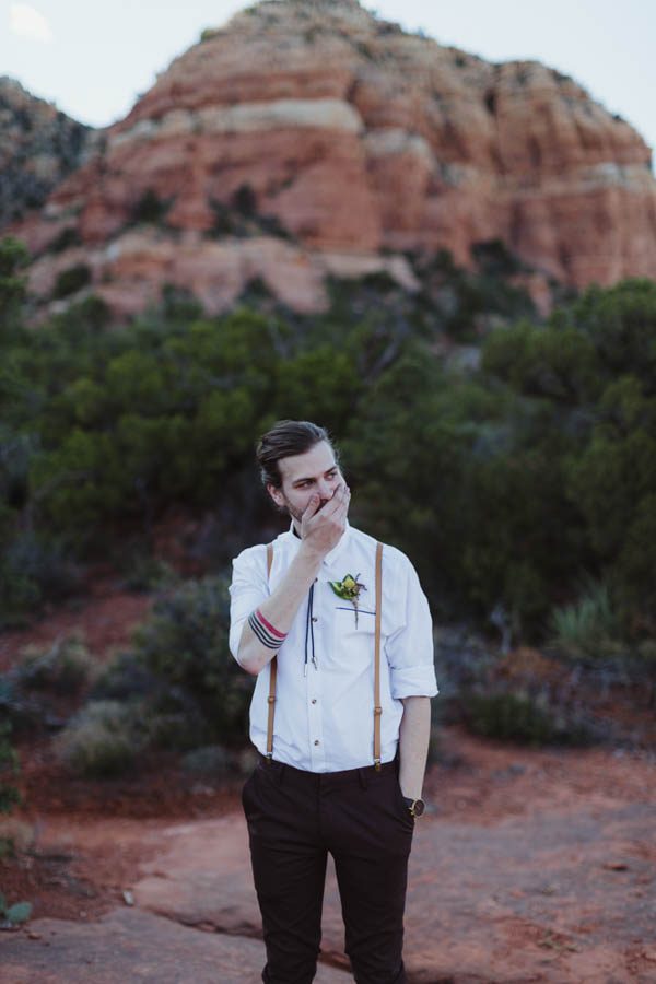 vintage-inspired-sedona-elopement-at-yavapai-point-overlooking-bell-rock-andy-roberts-photography-13