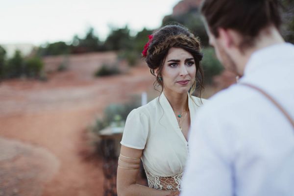 vintage-inspired-sedona-elopement-at-yavapai-point-overlooking-bell-rock-andy-roberts-photography-20