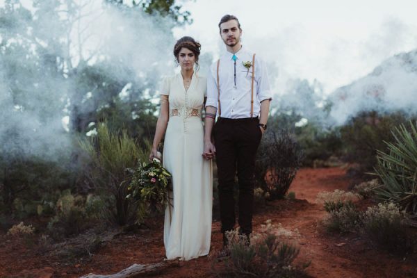 vintage-inspired-sedona-elopement-at-yavapai-point-overlooking-bell-rock-andy-roberts-photography-39