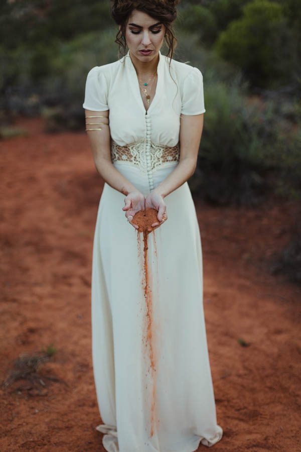 vintage-inspired-sedona-elopement-at-yavapai-point-overlooking-bell-rock-andy-roberts-photography-41