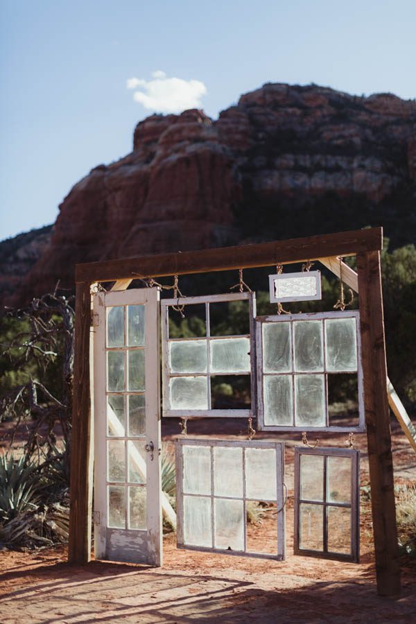 vintage-inspired-sedona-elopement-at-yavapai-point-overlooking-bell-rock-andy-roberts-photography-9