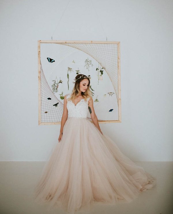 we-guarantee-youll-get-butterflies-over-this-dreamy-emerald-wedding-inspiration-12