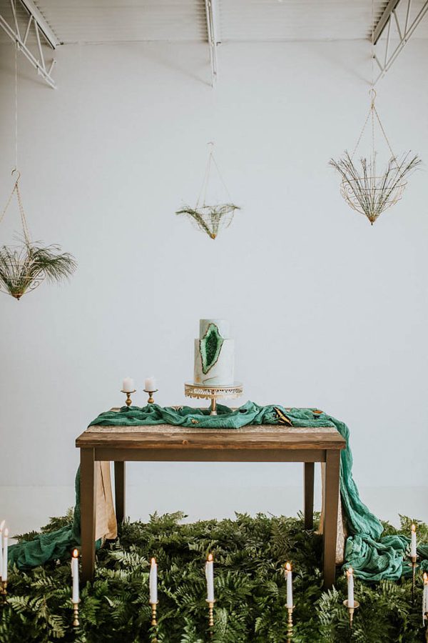 we-guarantee-youll-get-butterflies-over-this-dreamy-emerald-wedding-inspiration-15