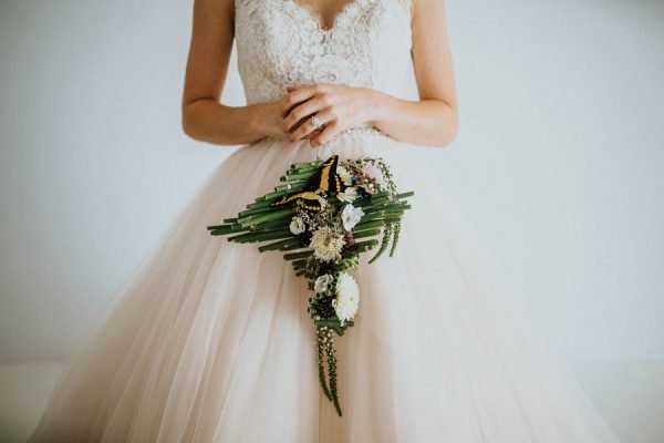 we-guarantee-youll-get-butterflies-over-this-dreamy-emerald-wedding-inspiration-19