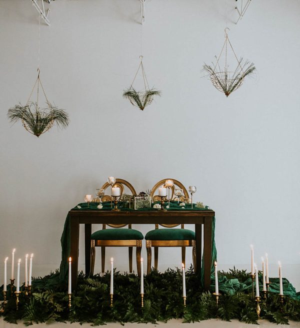 we-guarantee-youll-get-butterflies-over-this-dreamy-emerald-wedding-inspiration-2
