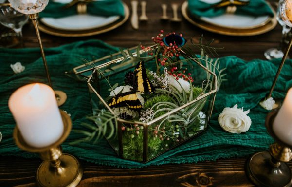 we-guarantee-youll-get-butterflies-over-this-dreamy-emerald-wedding-inspiration-3