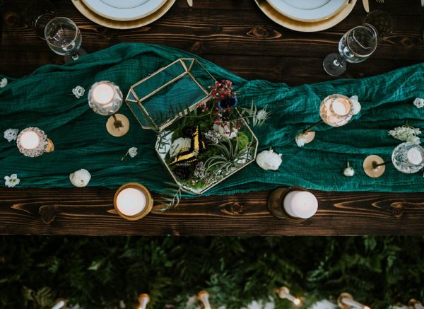 we-guarantee-youll-get-butterflies-over-this-dreamy-emerald-wedding-inspiration-4