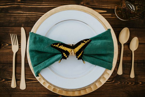 we-guarantee-youll-get-butterflies-over-this-dreamy-emerald-wedding-inspiration-6