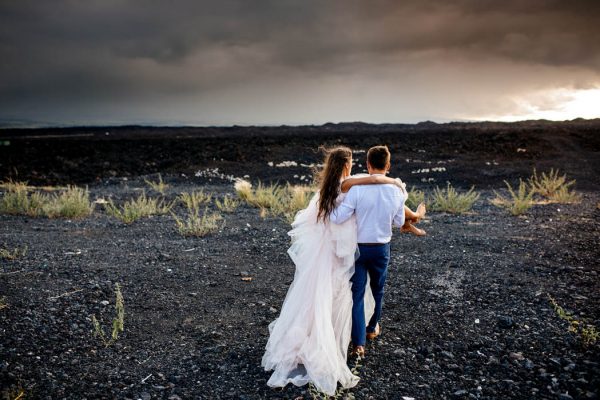 rugged-hawaiian-wedding-photos-on-the-big-island-karina-and-maks-11