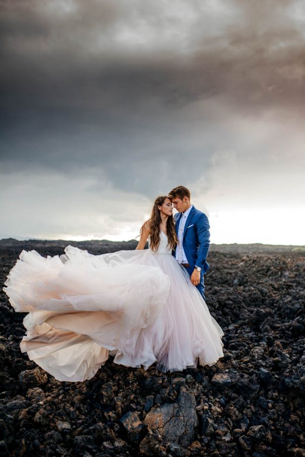 Rugged Hawaiian Wedding Photos on the Big Island Junebug