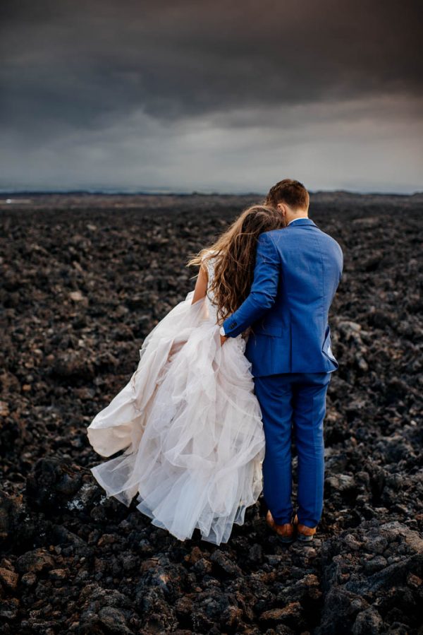 rugged-hawaiian-wedding-photos-on-the-big-island-karina-and-maks-17