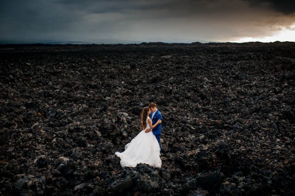 rugged-hawaiian-wedding-photos-on-the-big-island-karina-and-maks-18
