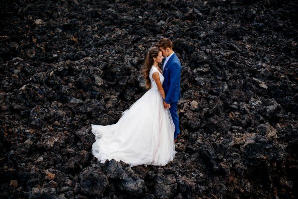 rugged-hawaiian-wedding-photos-on-the-big-island-karina-and-maks-19