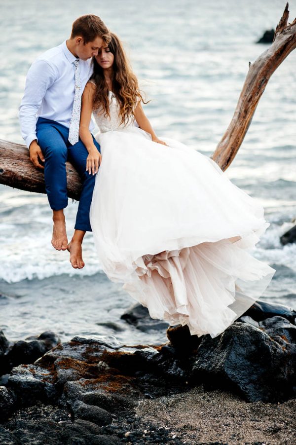 rugged-hawaiian-wedding-photos-on-the-big-island-karina-and-maks-21