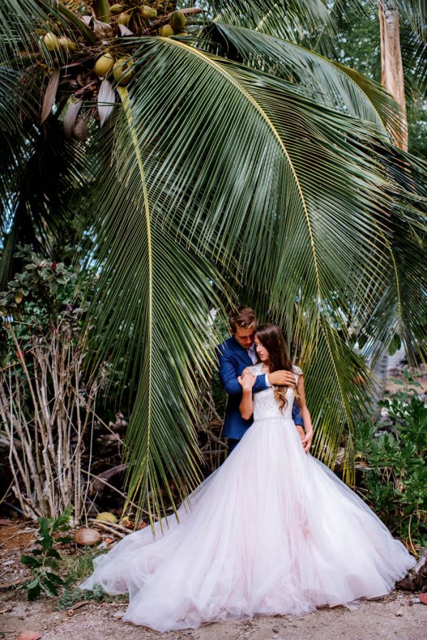 rugged-hawaiian-wedding-photos-on-the-big-island-karina-and-maks-44