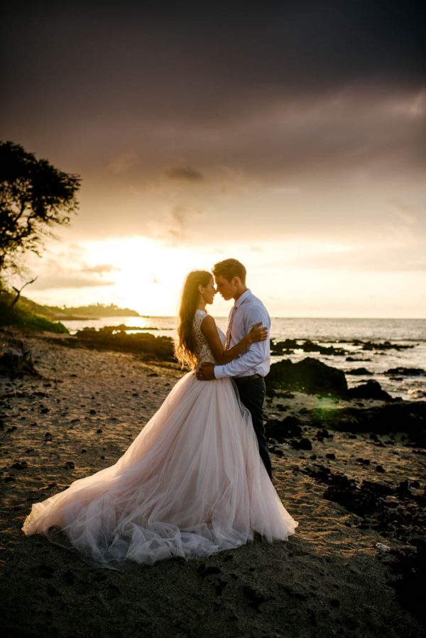 rugged-hawaiian-wedding-photos-on-the-big-island-karina-and-maks-7