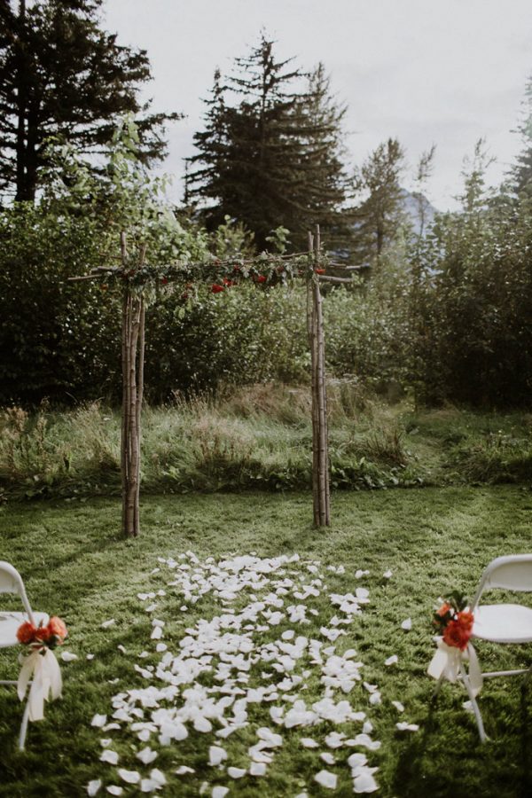 cozy-alaska-wedding-at-the-historic-skagway-inn-34