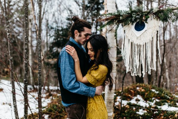 cozy-alternative-fall-wedding-inspiration-in-snowy-vermont-32