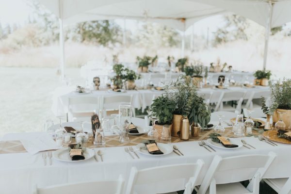 enchanting-british-columbia-wedding-with-a-touch-of-retro-vibes-11