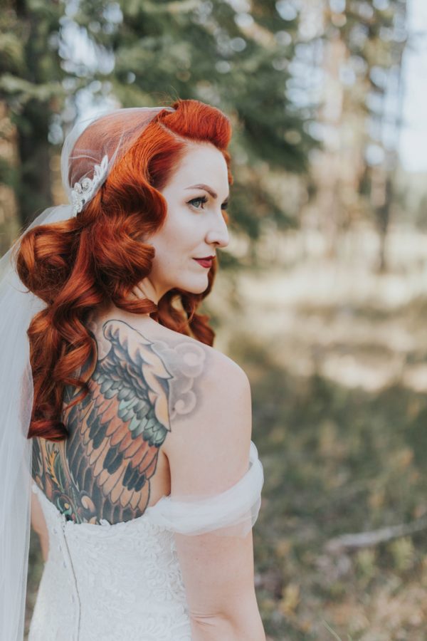 enchanting-british-columbia-wedding-with-a-touch-of-retro-vibes-13