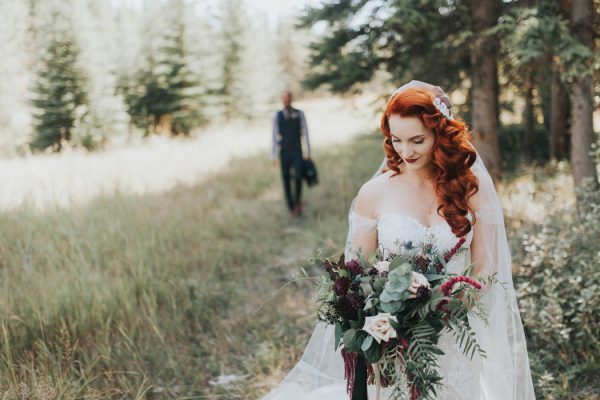 enchanting-british-columbia-wedding-with-a-touch-of-retro-vibes-14