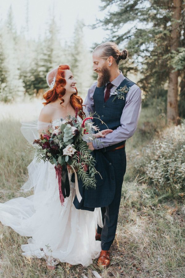 enchanting-british-columbia-wedding-with-a-touch-of-retro-vibes-15