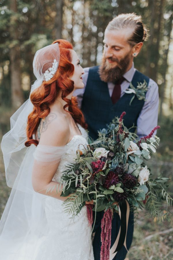 enchanting-british-columbia-wedding-with-a-touch-of-retro-vibes-17