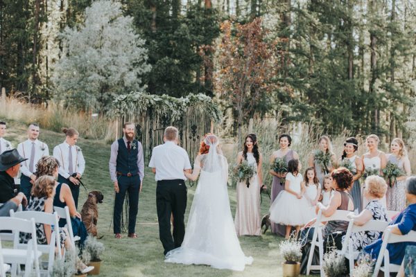 enchanting-british-columbia-wedding-with-a-touch-of-retro-vibes-28