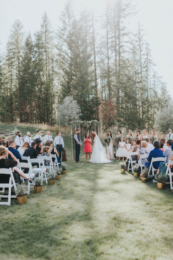 enchanting-british-columbia-wedding-with-a-touch-of-retro-vibes-29