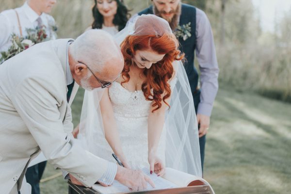 enchanting-british-columbia-wedding-with-a-touch-of-retro-vibes-30