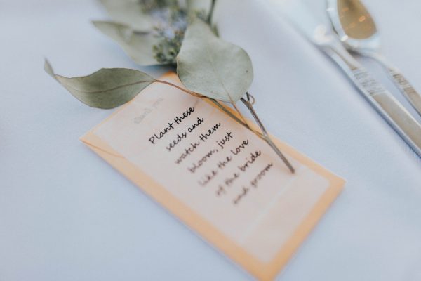 enchanting-british-columbia-wedding-with-a-touch-of-retro-vibes-34