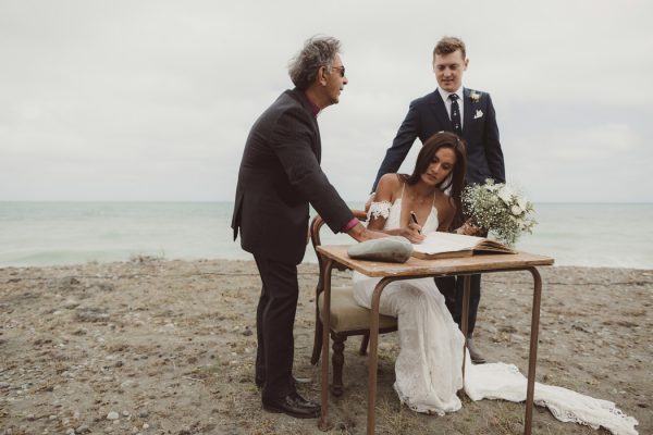 relaxed-waterfront-new-zealand-wedding-at-the-longbeach-estate-11