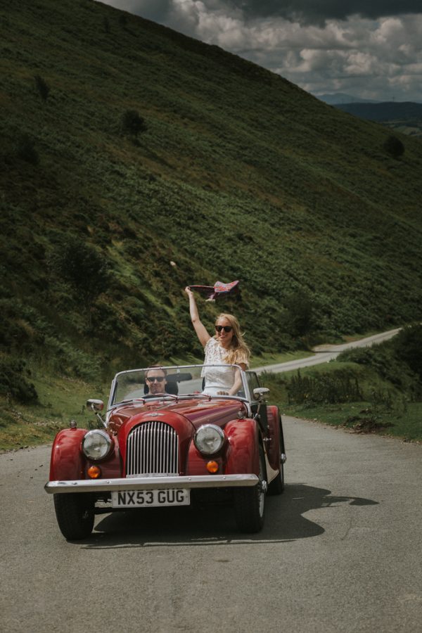 these-newlyweds-took-a-romantic-drive-through-moel-famau-24-hours-after-saying-i-do-13